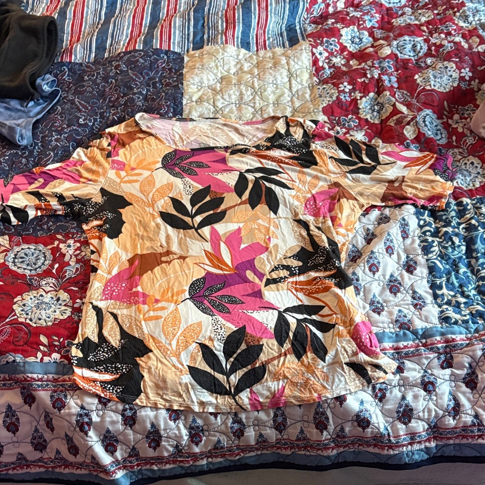 All in Favor Pink and Black Floral Short Sleeve Top